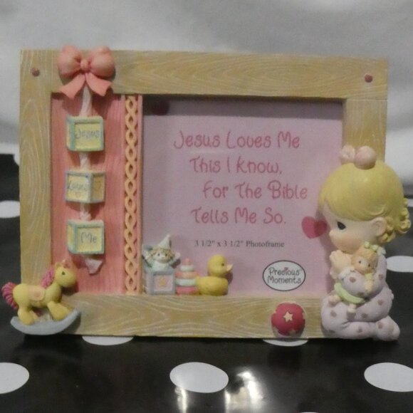 PRECIOUS MOMENTS | Jesus Loves Me | Girl Praying With Doll | 4x6" Photo Frame - Picture 1 of 13